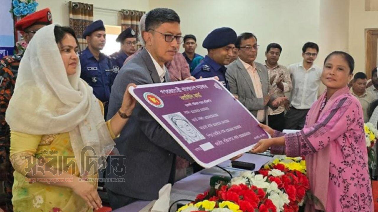 বান্দরবানে শুরু ফ্যামিলি কার্ড কর্মসূচি উপকারভোগী ১০৯৭ পরিবার