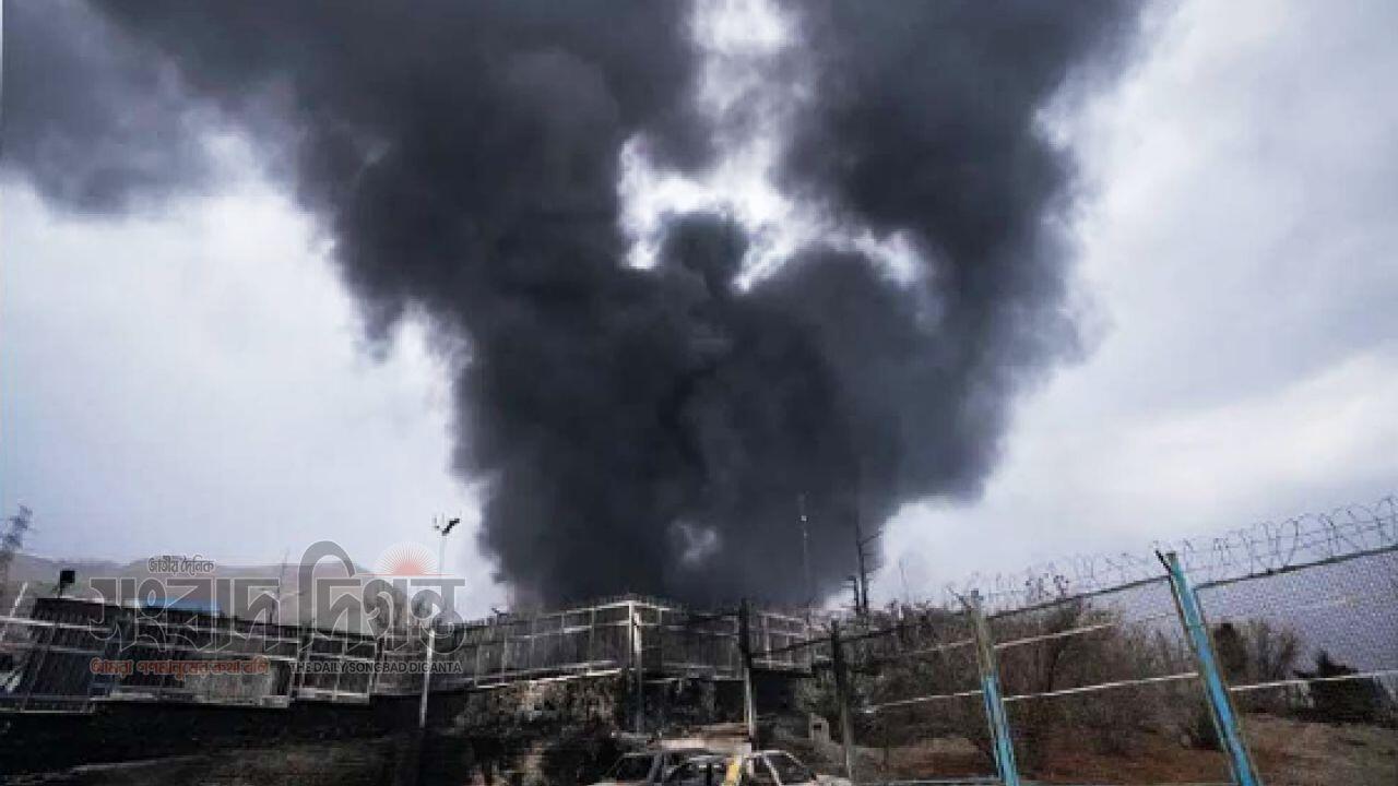 ইরানে বোমা হামলার পরে বিষাক্ত কালো বৃষ্টি