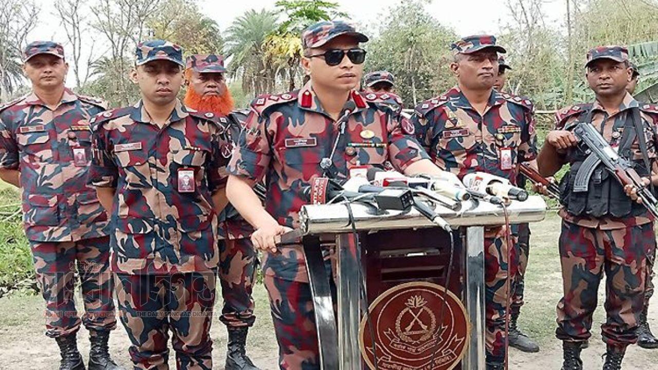 তেল পাচার রোধে টেকনাফ সীমান্তে বিজিবির নজরদারি জোরদার