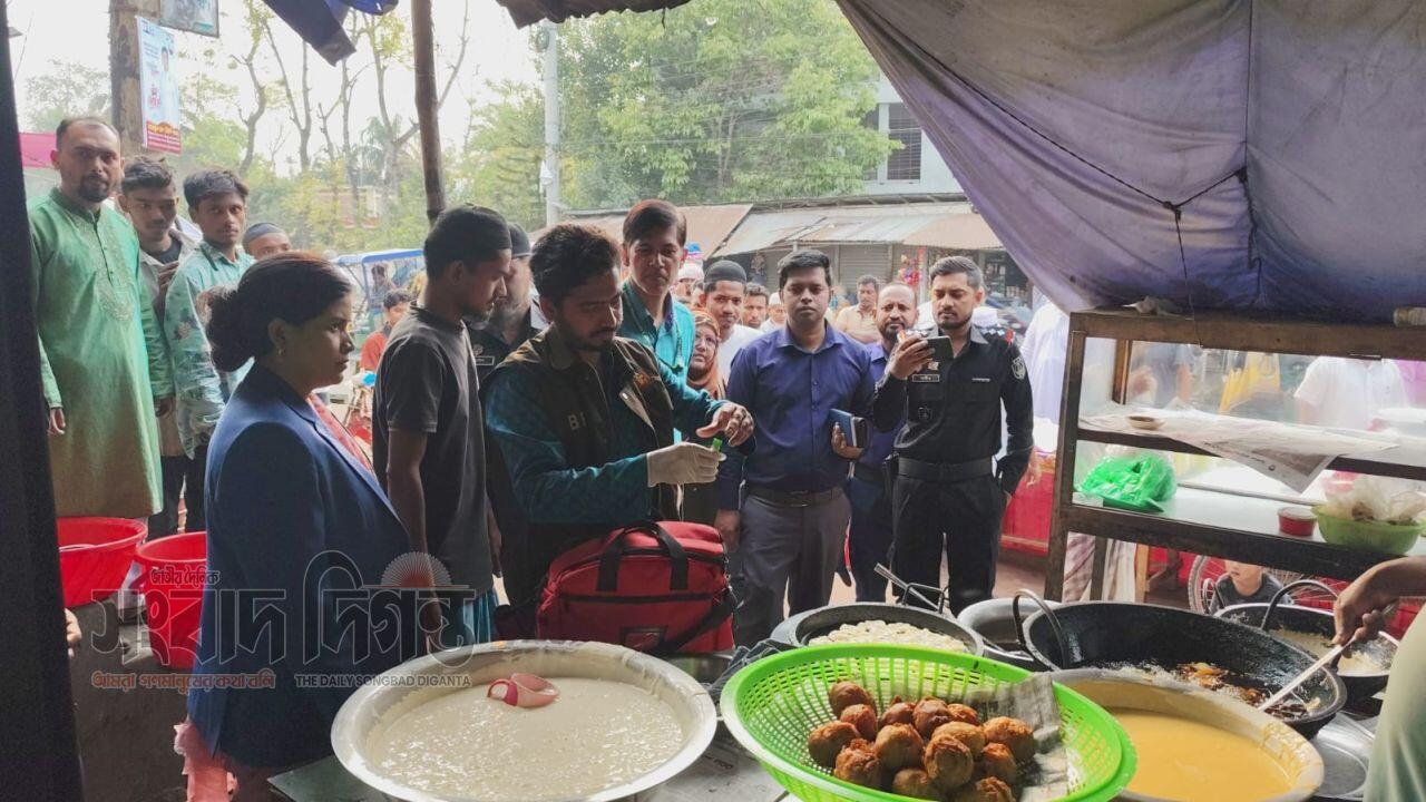 শরীয়তপুরে গুড়ের মধ্যে পোকা প্রতিষ্ঠানের মালিকের বিরুদ্ধে নিরাপদ খাদ্য আইনে নিয়মিত মামলা 