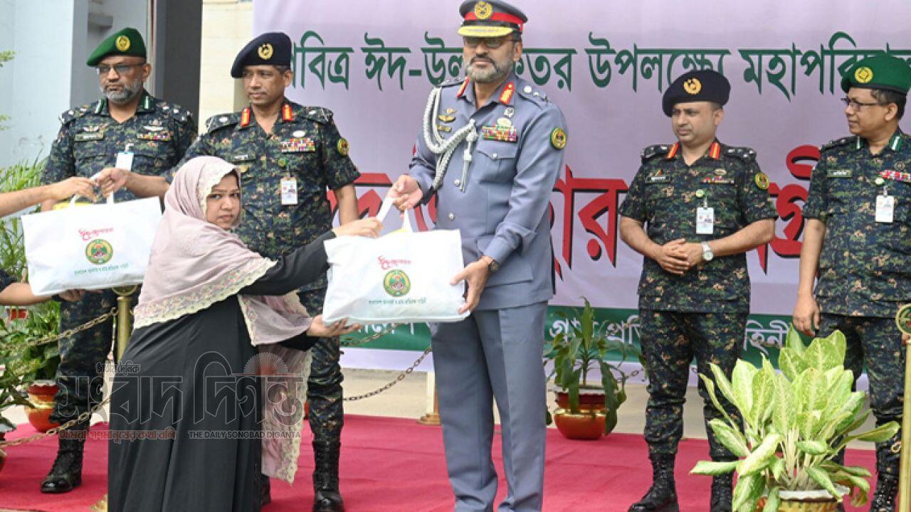 ঈদ উপলক্ষে ২৯,০৩৭ আনসার-ভিডিপি সদস্য ও কর্মচারী পেলেন উপহার 