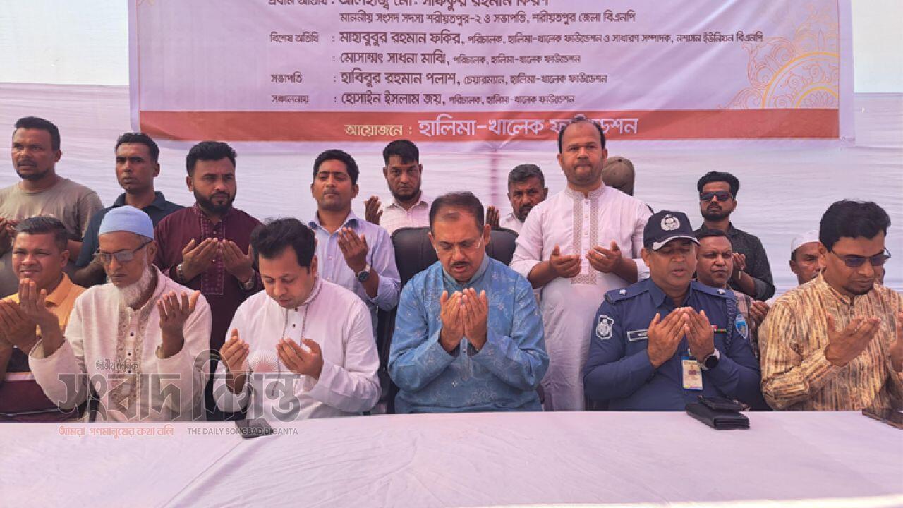 শরীয়তপুরে ৭০০ অসহায় ও দুস্থ মানুষ পেলো ঈদ উপহার