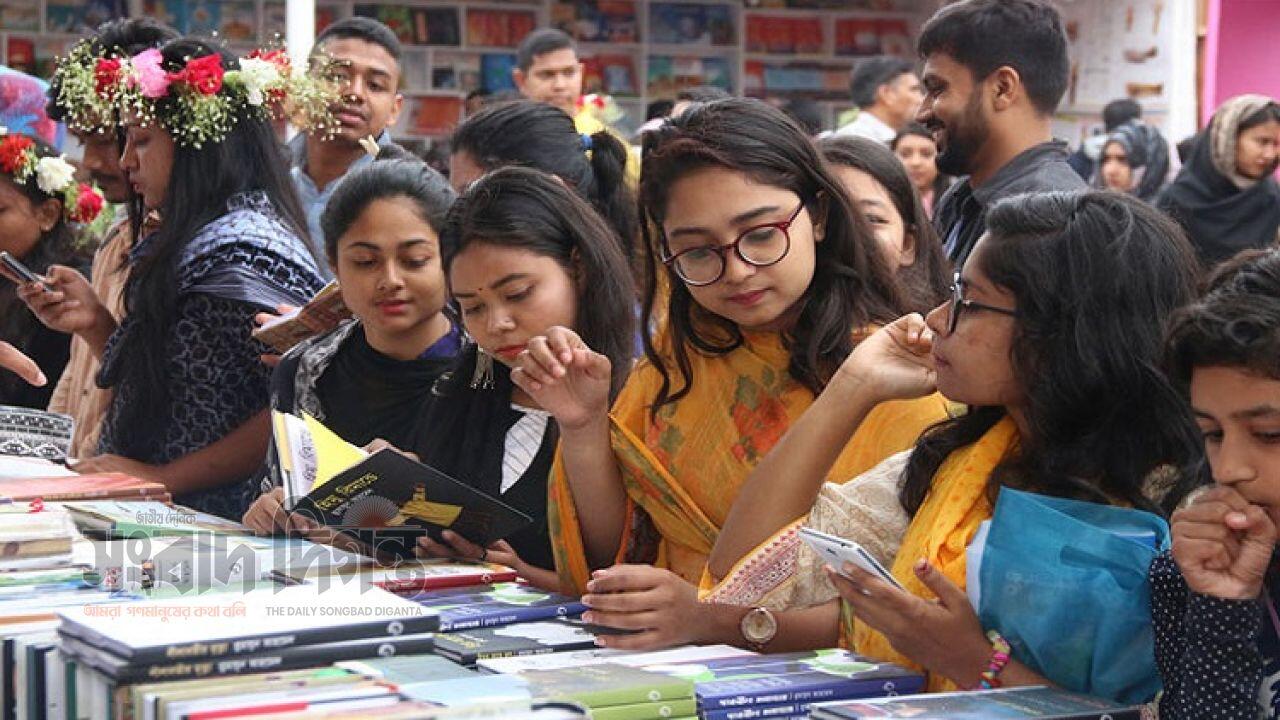 পাঠকের ভালোবাসায় শেষ হলো একুশে বইমেলা