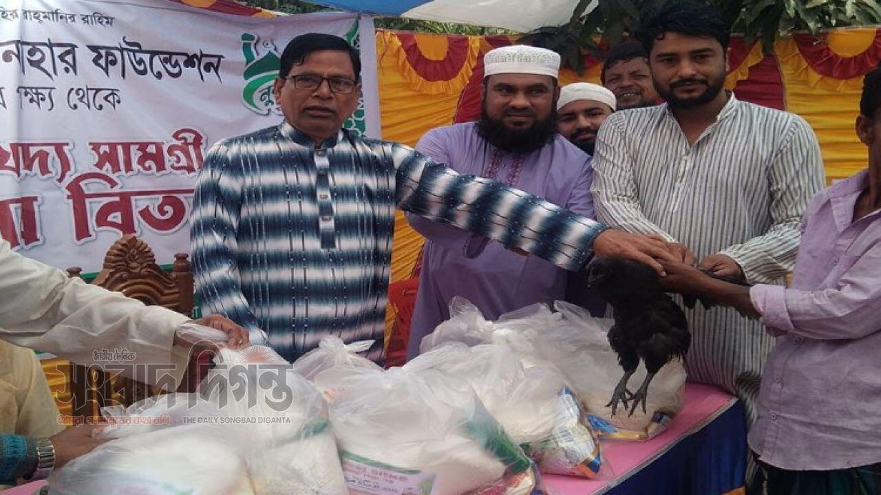 মুরগিসহ ঈদসামগ্রী পেল আখাউড়ার দরিদ্র পরিবারগুলো