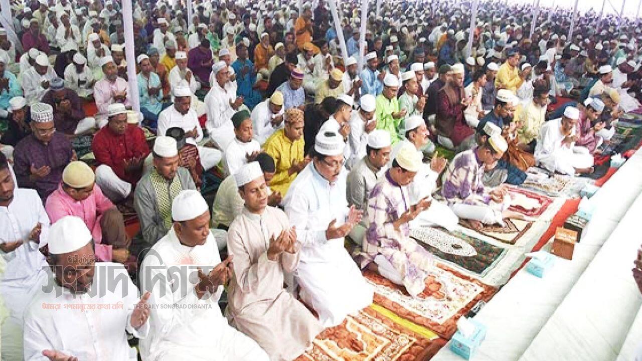 রাজশাহীতে শাহ মখদুম দরগায় ঈদের প্রধান জামাত অনুষ্ঠিত