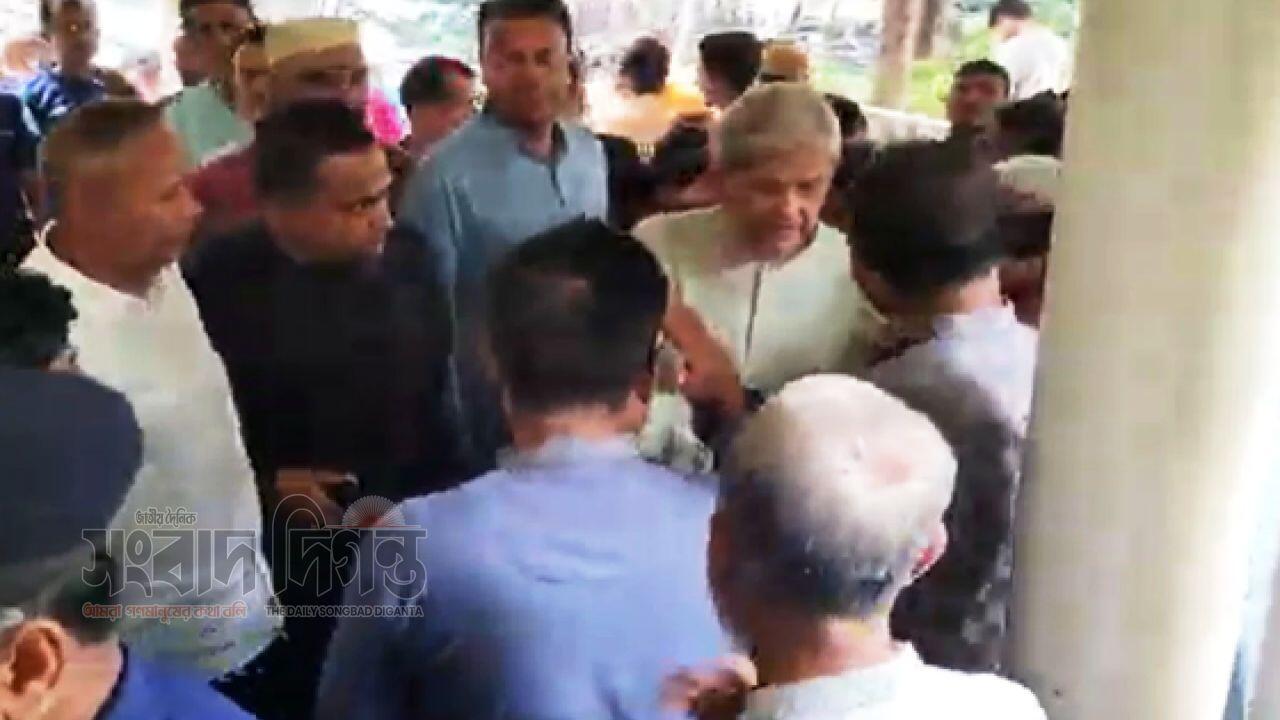 ঠাকুরগাঁওয়ে নেতাকর্মীদের সঙ্গে ঈদ শুভেচ্ছা বিনিময়ে মির্জা ফখরুল