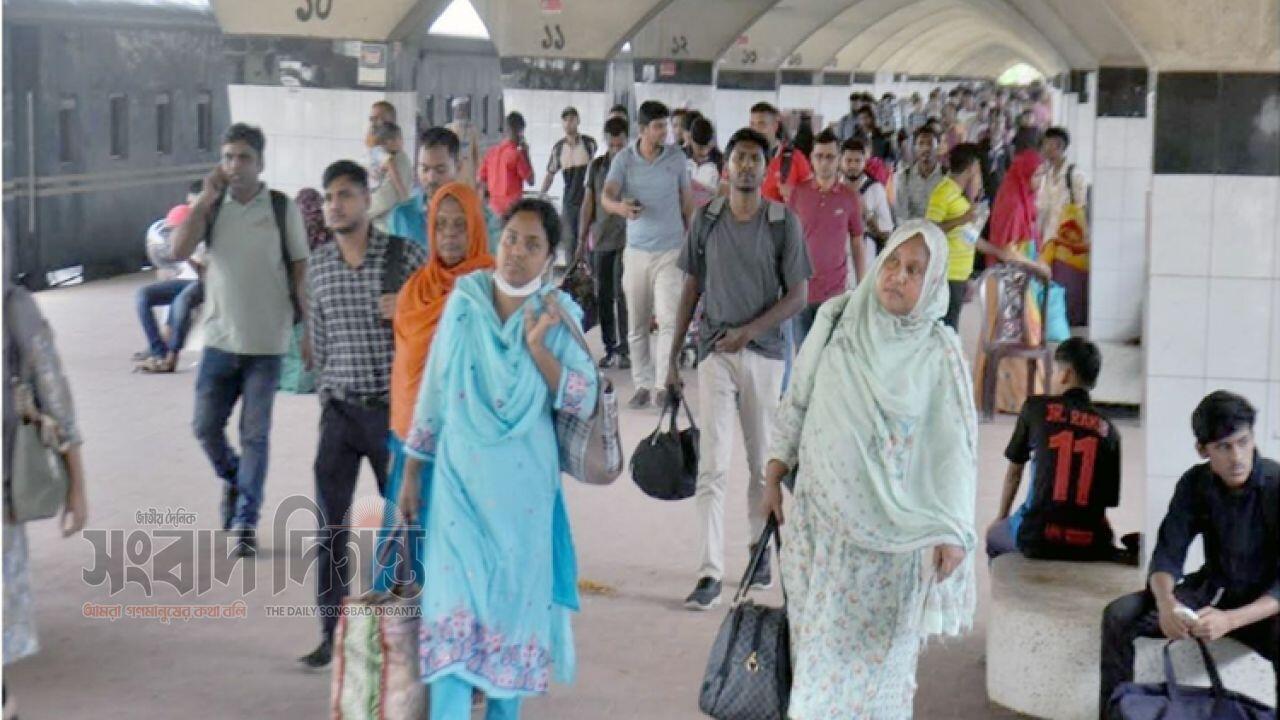 ঈদ ছুটি শেষে রাজধানীতে ফিরছে মানুষ