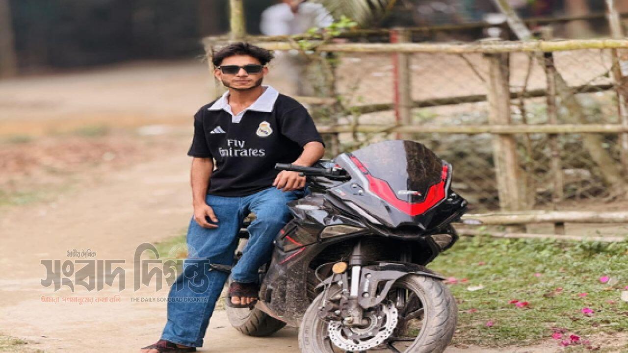 পাকুন্দিয়ায় মোটরসাইকেল ও মাইক্রোবাসের মুখোমুখি সংঘর্ষে কলেজ ছাত্র নিহত 