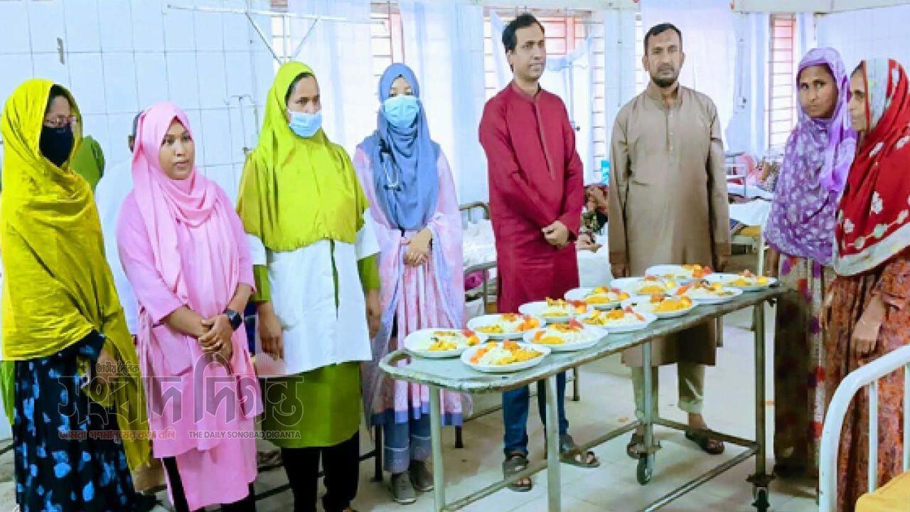 স্বাধীনতা দিবসে পলাশবাড়ী হাসপাতালে রোগীদের জন্য বিশেষ খাবারের আয়োজন