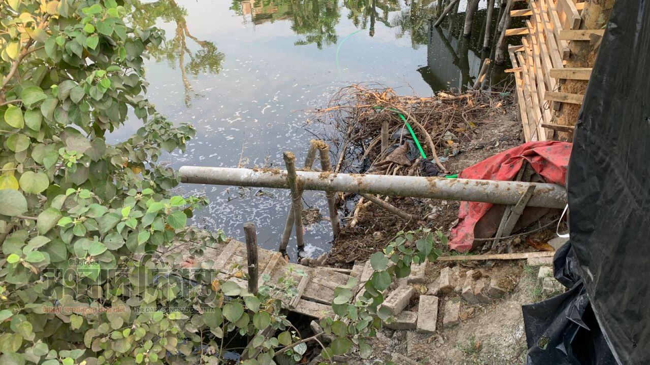মোরেলগঞ্জে নব্বই রশি খালে দূষণ: স্বাস্থ্যঝুঁকিতে এলাকাবাসী