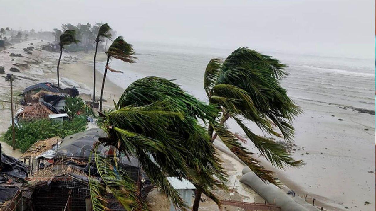 ৬০ কিমি বেগে ঝড়ের পূর্বাভাস সতর্ক ১৩ অঞ্চল 