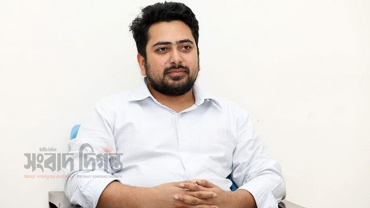 পবিত্র ওমরাহ পালনে সৌদি আরবের যাচ্ছেন নাহিদ ইসলাম