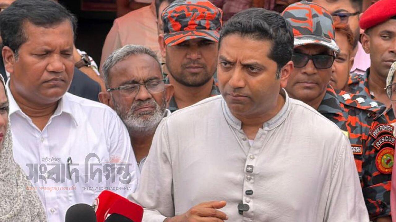 রায়েরবাজার কৃষি মার্কেটে আগুনের ক্ষতি দেখলেন ববি হাজ্জাজ