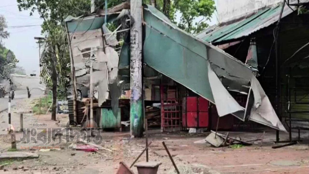 সাতক্ষীরায় বজ্রঝড় ও শিলাবৃষ্টি ফসল-ঘর আক্রান্ত 