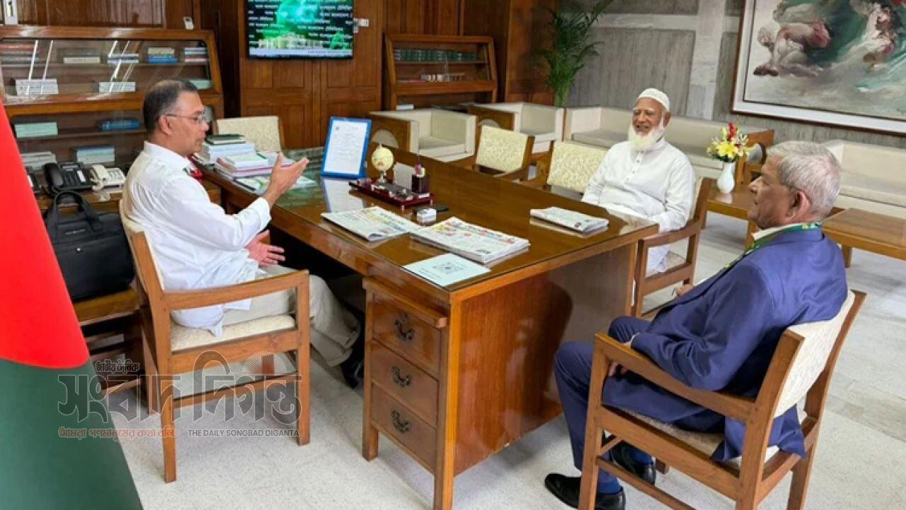 প্রধানমন্ত্রীর বিরোধীদলীয় নেতার সঙ্গে সংক্ষিপ্ত সাক্ষাৎ