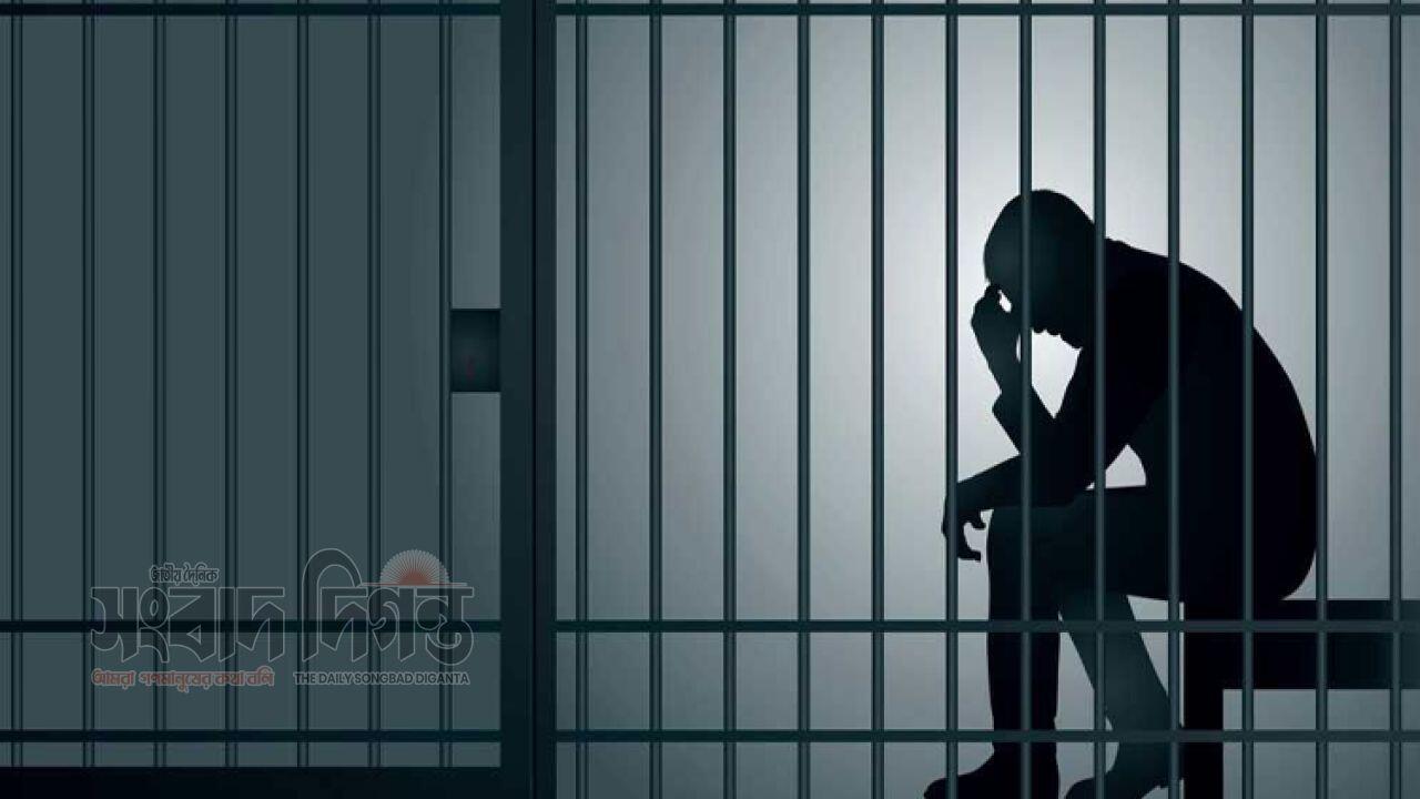 চাঁদপুরে অবৈধ তেল মজুত, দুই ব্যবসায়ীর কারাদণ্ড