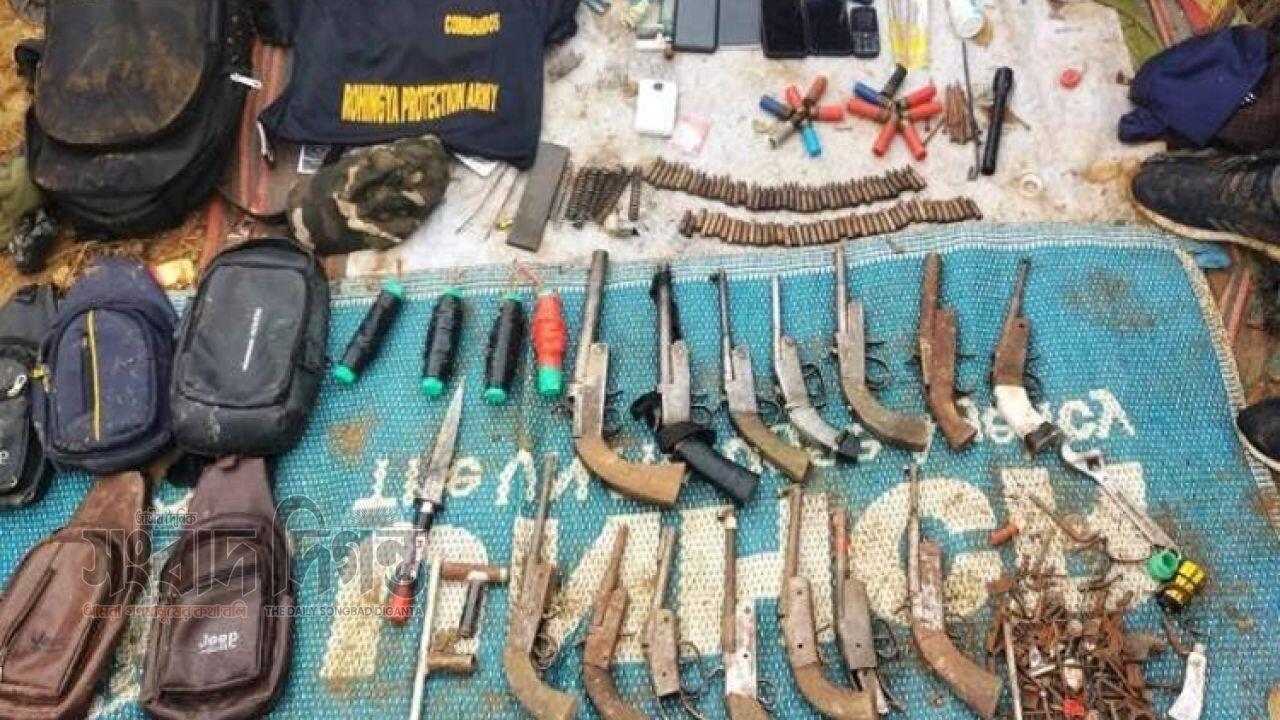 উখিয়া রোহিঙ্গা ক্যাম্পে র‍্যাবের অভিযান বিপুল অস্ত্র ও সামরিক সরঞ্জাম উদ্ধার 