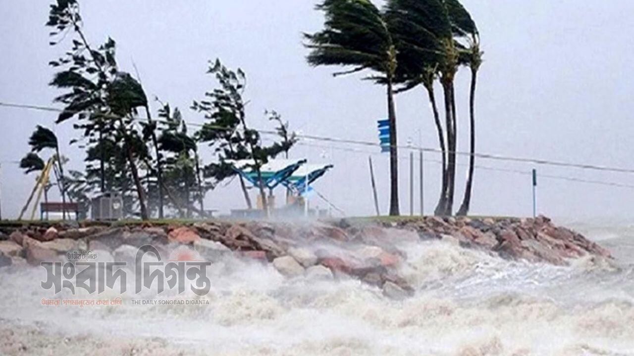 সন্ধ্যায় ৬০-৮০ কিমি বেগে ঝোড়ো হাওয়া ও বজ্রসহ বৃষ্টির সতর্কতা 