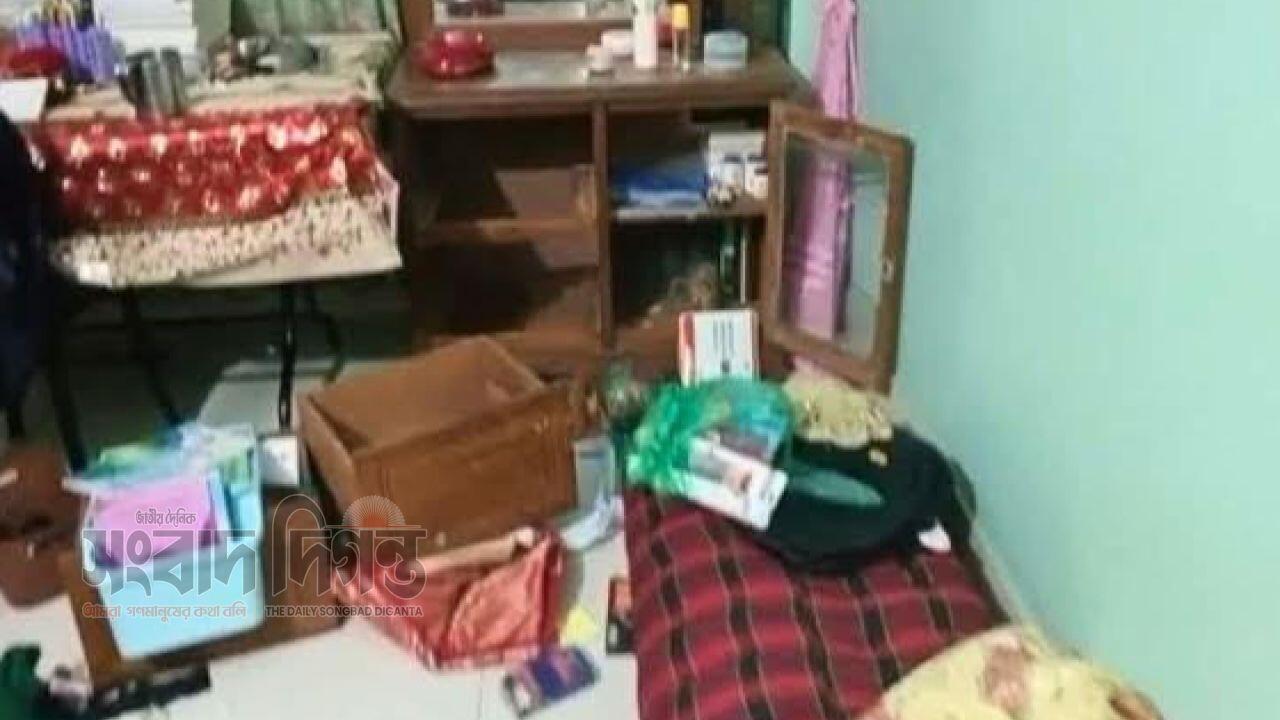 রূপগঞ্জের ভোলাবতে ব্যবসায়ীর বাড়িতে দুর্বৃত্তদের হামলা ও লুটপাট