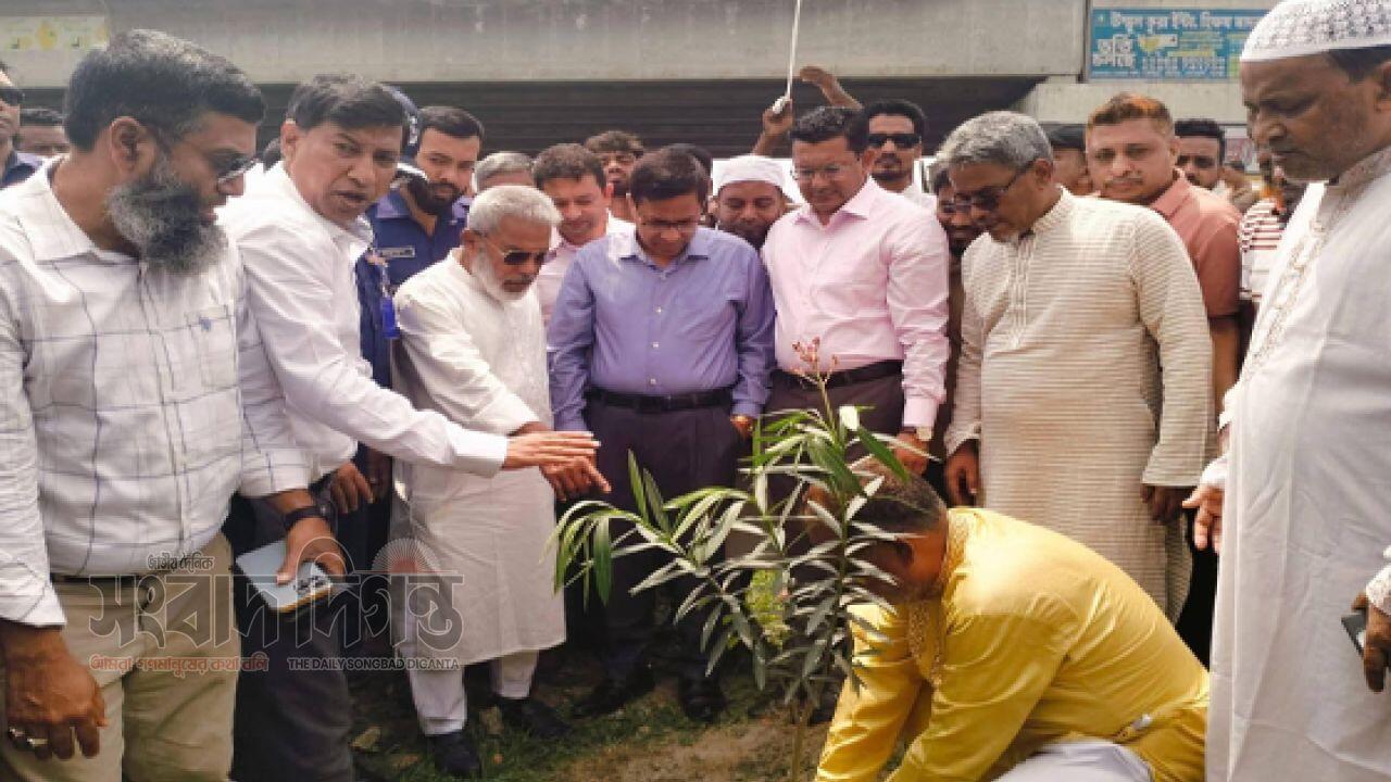 কাঁচপুরে যানজট নিরসনে এমপি মান্নানের মাঠ পরিদর্শন ও বৃক্ষ রোপন