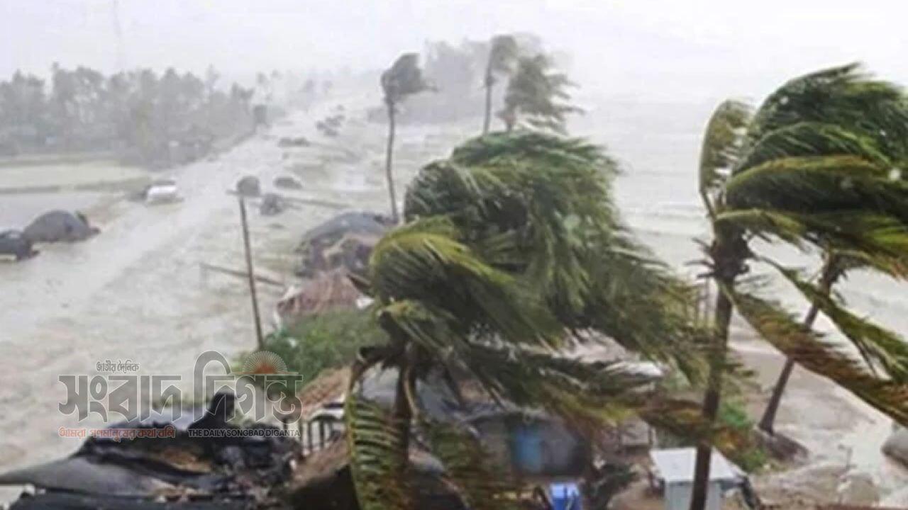 ৬০ কিমি বেগে ঝোড়ো হাওয়ার আশঙ্কা নদীবন্দরে সতর্ক সংকেত