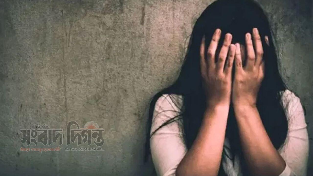 সাপ্তাহিক ছুটিতে কার্যালয়ে ডেকে নিয়ে ধর্ষণ কর্মকর্তা আটক
