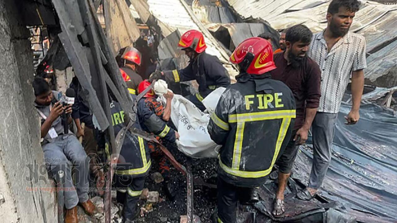 কেরাণীগঞ্জ কদমতলী গ্যাস লাইট কারখানায় অগ্নিকাণ্ড নিহত ৬ আহত ২