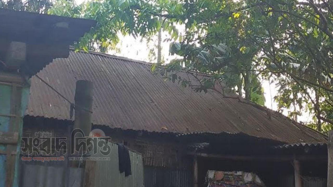 গঙ্গাচড়ায় কুপ্রস্তাবে রাজি না হওয়ায় গৃহবধূকে প্রাণনাশের হুমকি, একাধিক নারীর অভিযোগে অভিযুক্ত প্রতিবেশী