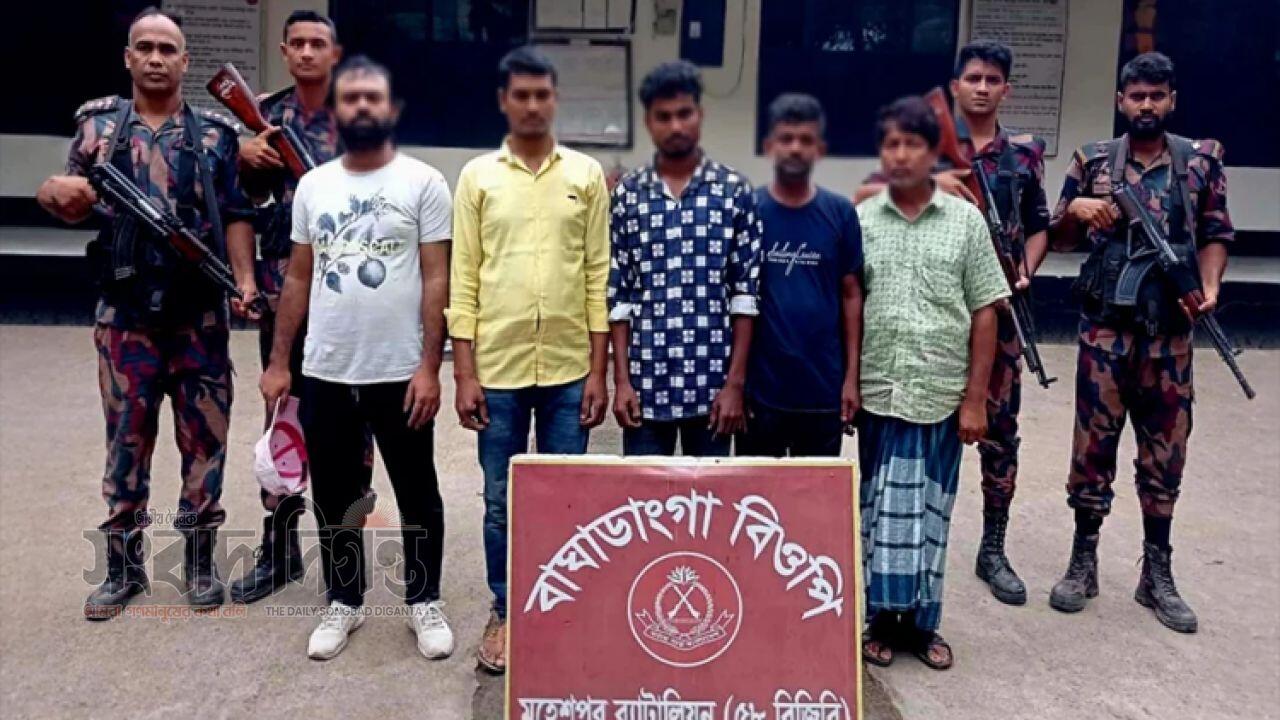 মহেশপুর সীমান্তে বিজিবি অভিযানে আটক ১১ উদ্ধার ভারতীয় পাসপোর্ট ও রুপি