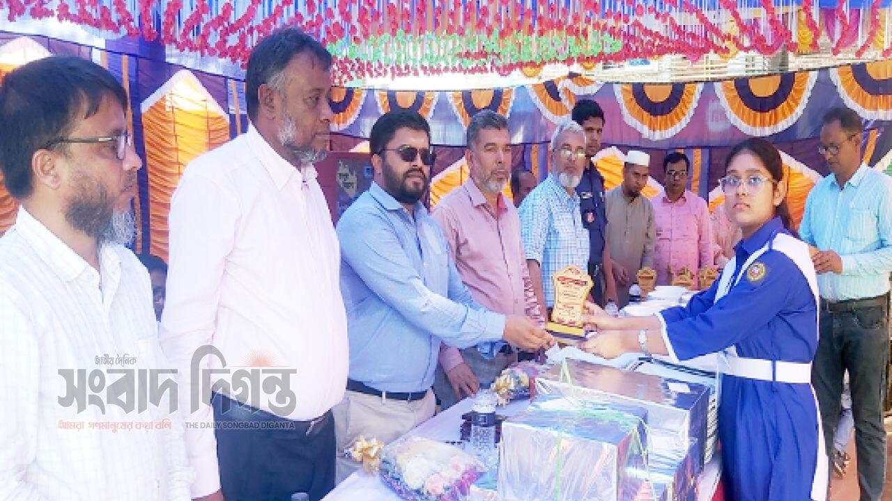 পলাশবাড়ী সূতি মাহমুদ মডেল পাইলট সরকারি উচ্চ বিদ্যালয়ের জুনিয়র বৃত্তিপ্রাপ্ত শিক্ষার্থীদের সংবর্ধনা ও পুরস্কার বিতরণ