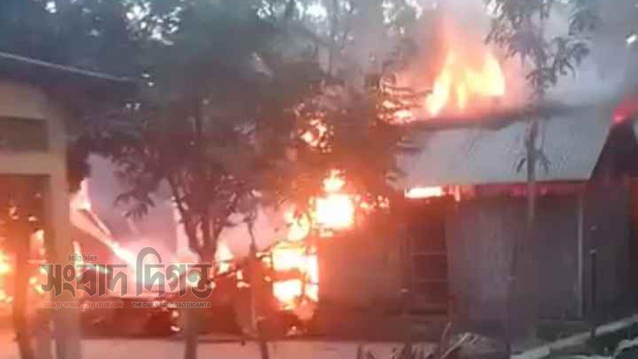 জমি বিরোধে ছেলে মায়ের বসতঘরে আগুন