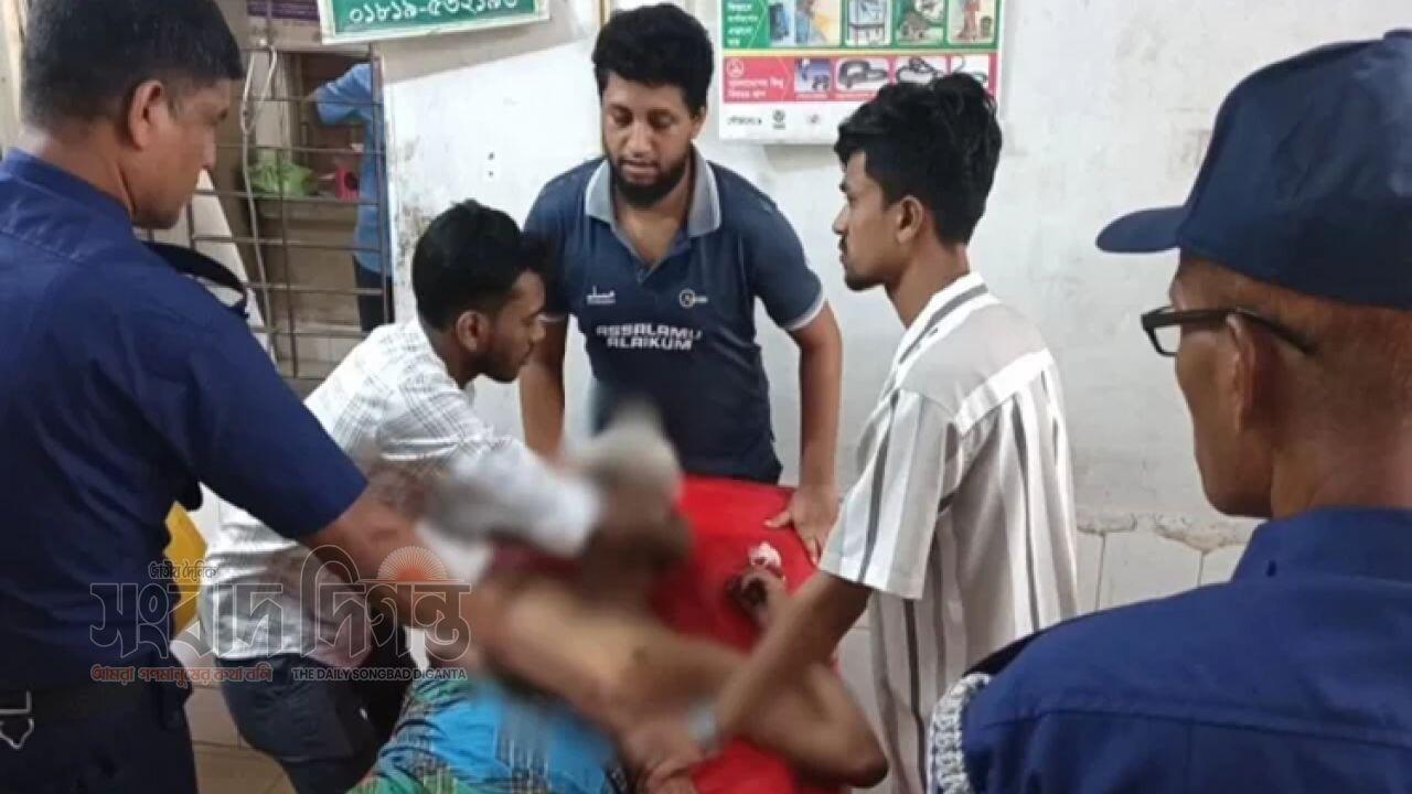 লক্ষ্মীপুরে ছেলেসহ ৩ জনকে কুপিয়ে ছাদ থেকে লাফ সাবেক পুলিশ সদস্যের মৃত্যু