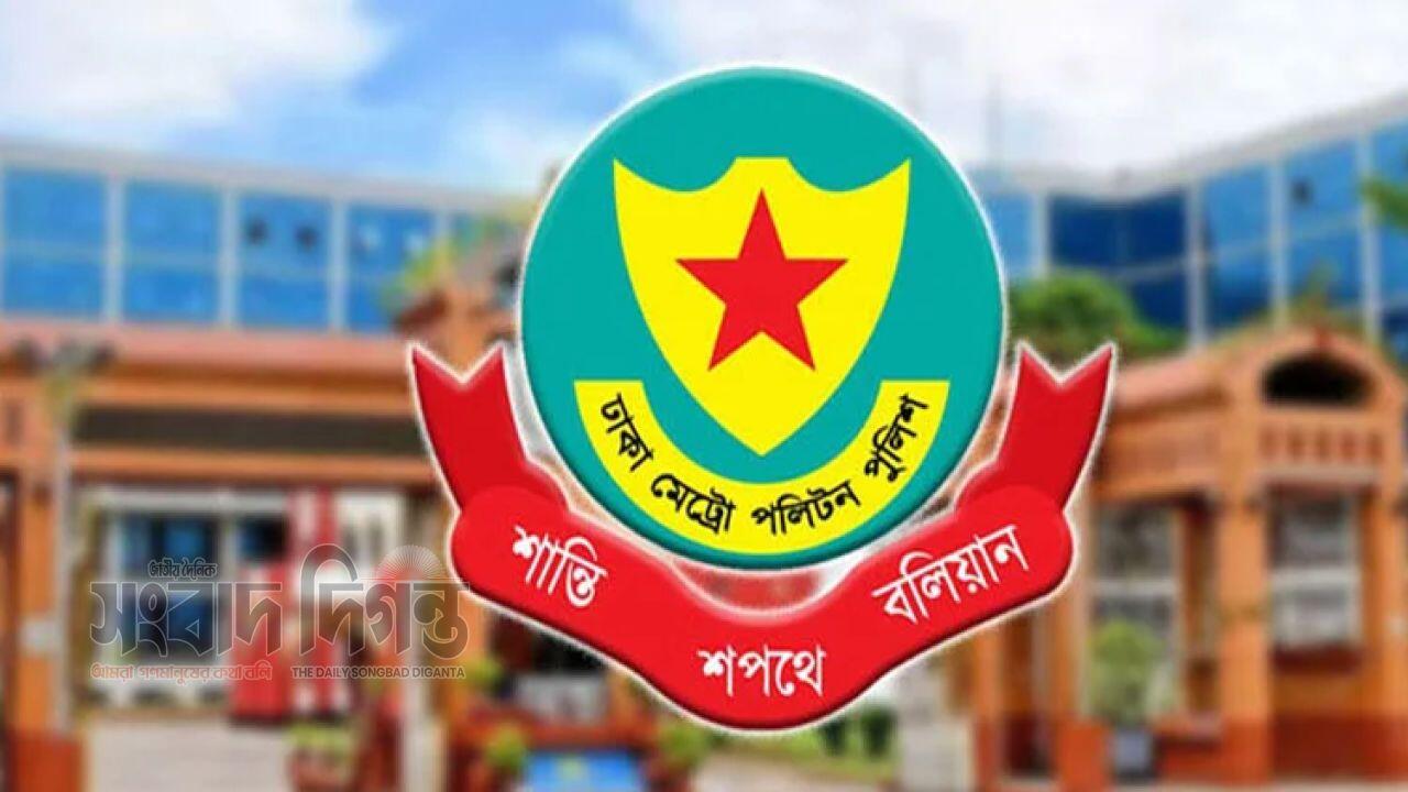 রাস্তা পারাপারে নিয়ম ভাঙলেই শাস্তি, কঠোর ট্রাফিক নিয়ন্ত্রণে ডিএমপি