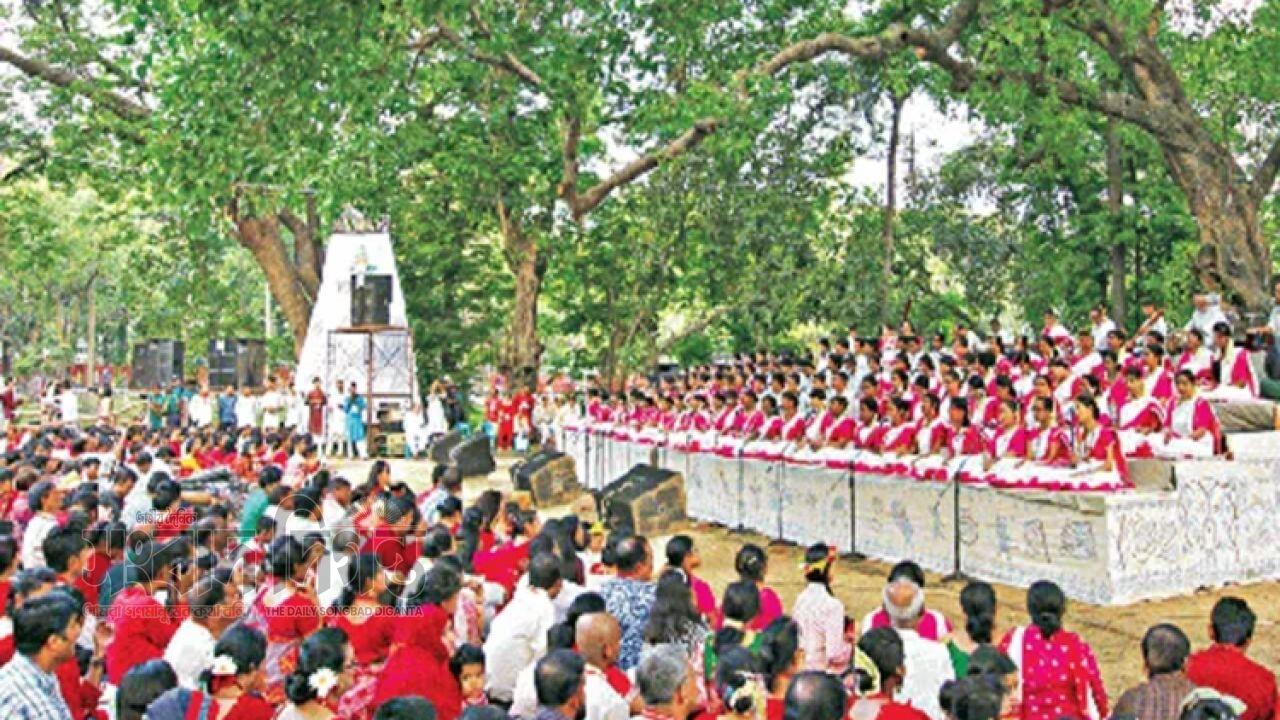 রমনার বটমূলে সূর্যের আলোয় সুরের জাগরণ, ছায়ানটের বর্ষবরণে সংস্কৃতির মহামিলন