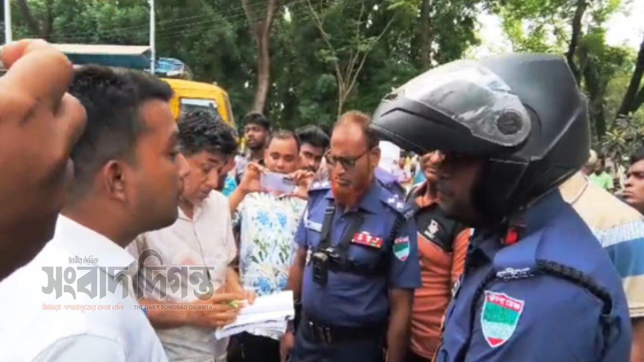 আলমডাঙ্গায় উল্টো পথে তেল নিতে গিয়ে পুলিশ সদস্যকে জরিমানা