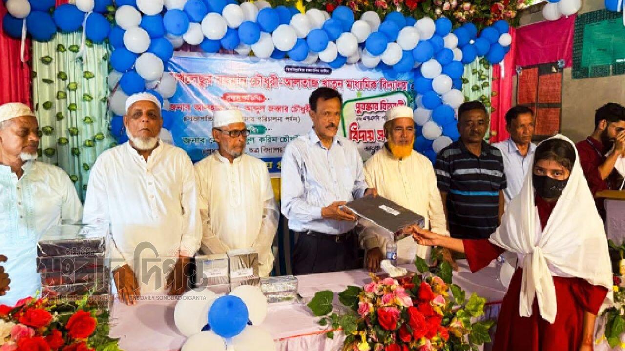 চন্দনাইশে মখলেছুর রহমান চৌধুরী-আলতাজ খাতুন মাধ্যমিক বিদ্যালয়ের পুরস্কার বিতরণ ও বিদায়ী সংবর্ধনা