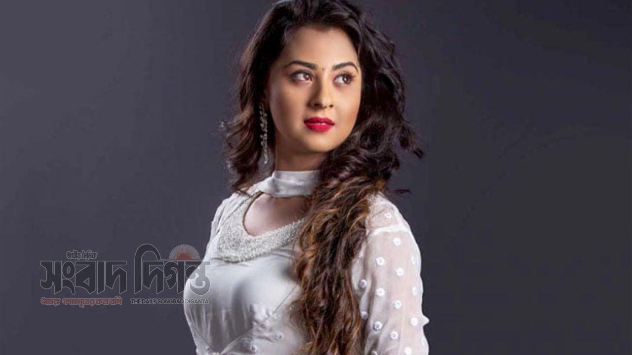 অপেক্ষায় শবনম বুবলী