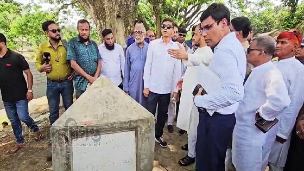 শার্শায় খাল পরিদর্শনে পানিসম্পদ প্রতিমন্ত্রী