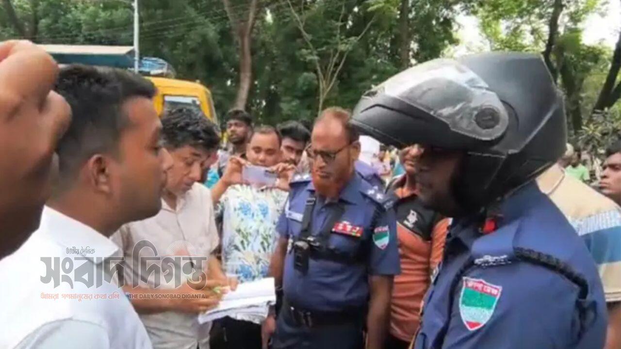 বিকল্প লাইনে তেল নিতে গিয়ে বিপাকে পুলিশ সদস্য, ক্ষোভ জেলা পুলিশের