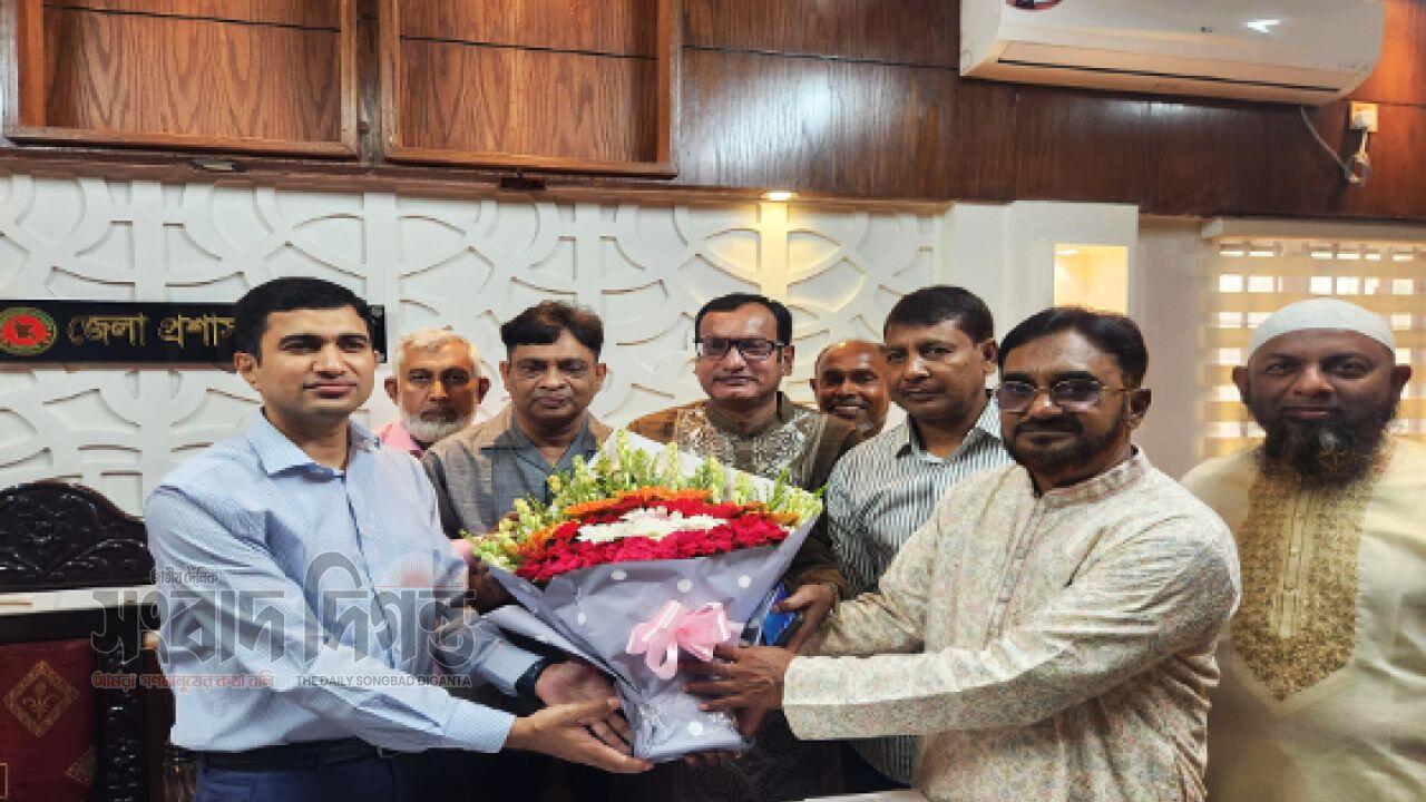 পাবনা চেম্বারের উদ্যোগে ৫ হাজার মানুষের কর্মসংস্থান: বেসরকারি খাতকে এগিয়ে আসার আহ্বান জানান জেলা প্রশাসক আমিনুল ইসলাম