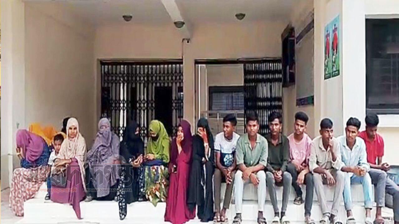 পলাশবাড়ীতে এসএসসি পরীক্ষার আগেরদিনও প্রবেশপত্রহীন শিক্ষার্থীরা