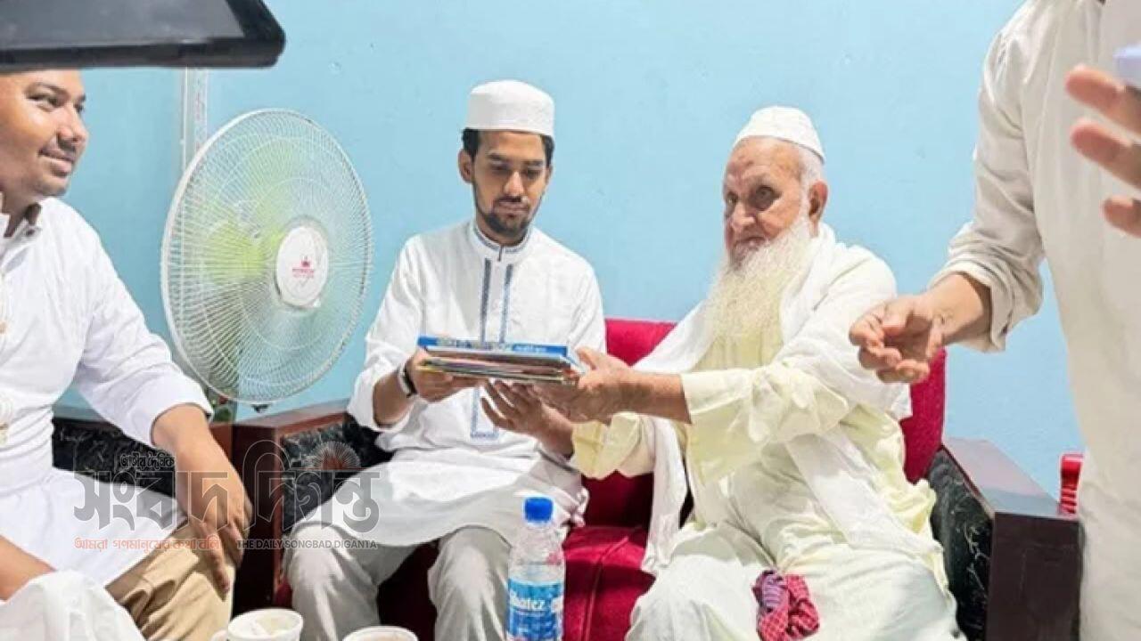 হেফাজত আমিরের সঙ্গে সাক্ষাৎ, দোয়া নিলেন আসিফ মাহমুদ