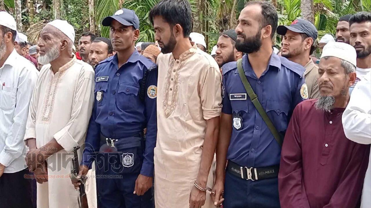 বোনের জানাজায় হাতকড়া পরে অংশ নিলেন আওয়ামী লীগ নেতা
