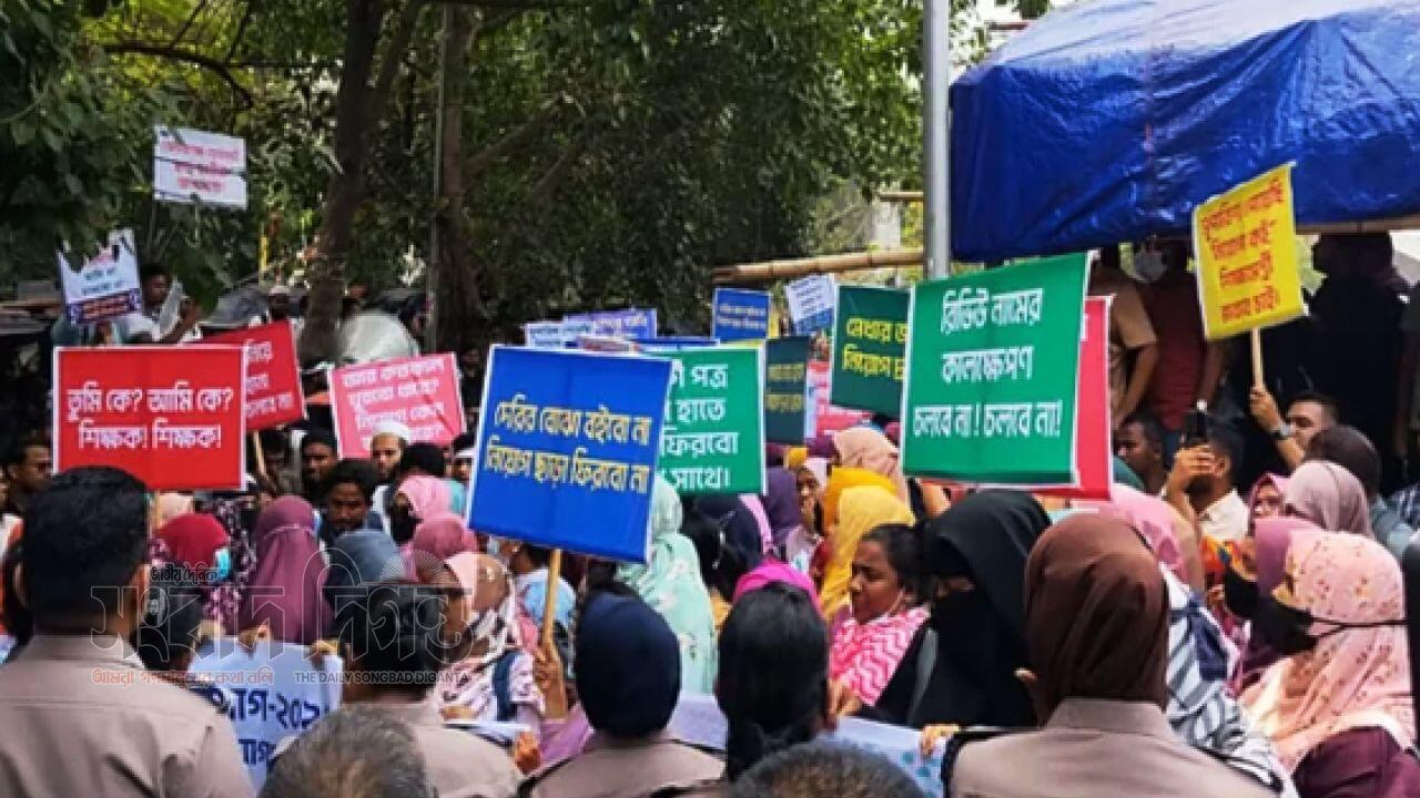 প্রজ্ঞাপন না হওয়া পর্যন্ত আন্দোলন চালিয়ে যাওয়ার ঘোষণা সহকারী শিক্ষক সুপারিশপ্রাপ্তদের