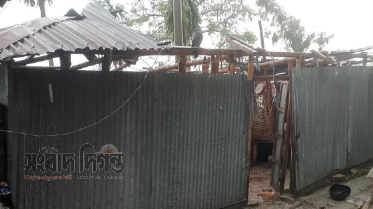 গঙ্গাচড়ায় ঘরবাড়ি ও কৃষিতে ব্যাপক ক্ষয়ক্ষতি, দুশ্চিন্তায় কৃষক