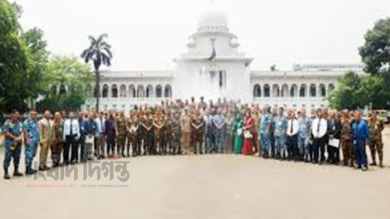 সুপ্রিম কোর্টে বিভিন্ন দেশের সামরিক প্রতিনিধিদের বিচার কার্যক্রম পরিদর্শন