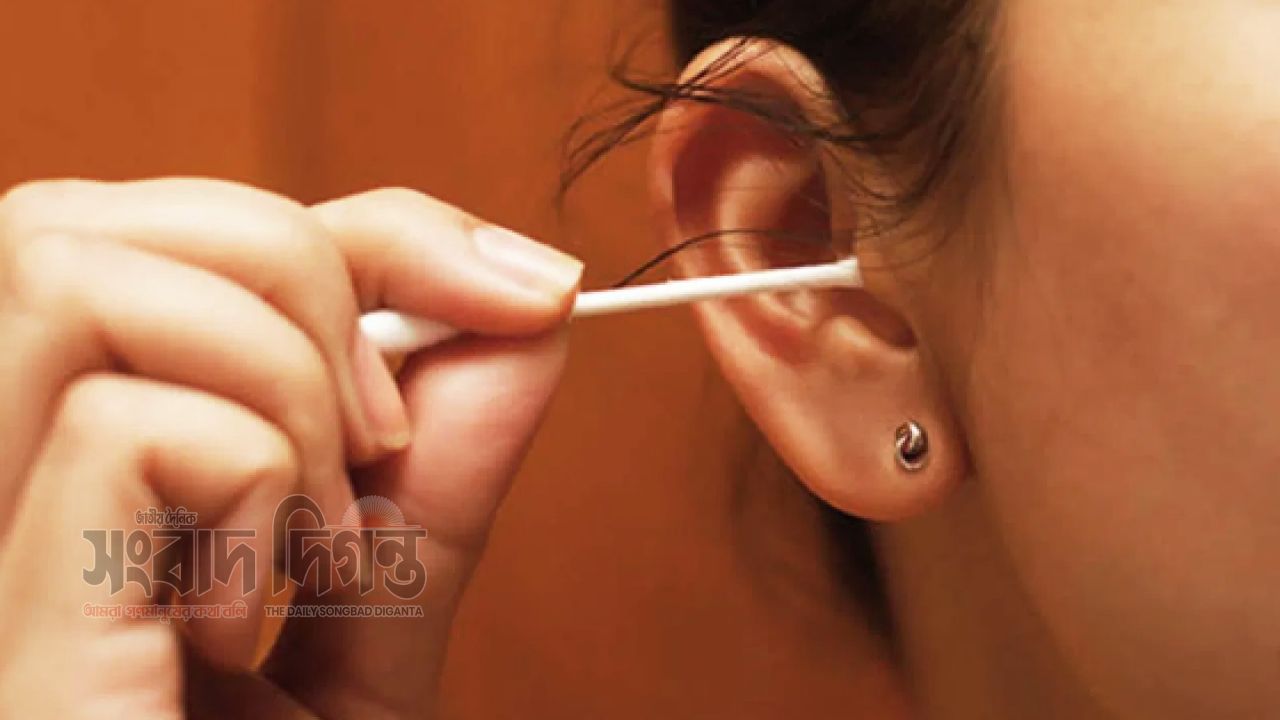 কানে চুলকানি হতে পারে গুরুতর রোগের লক্ষণ