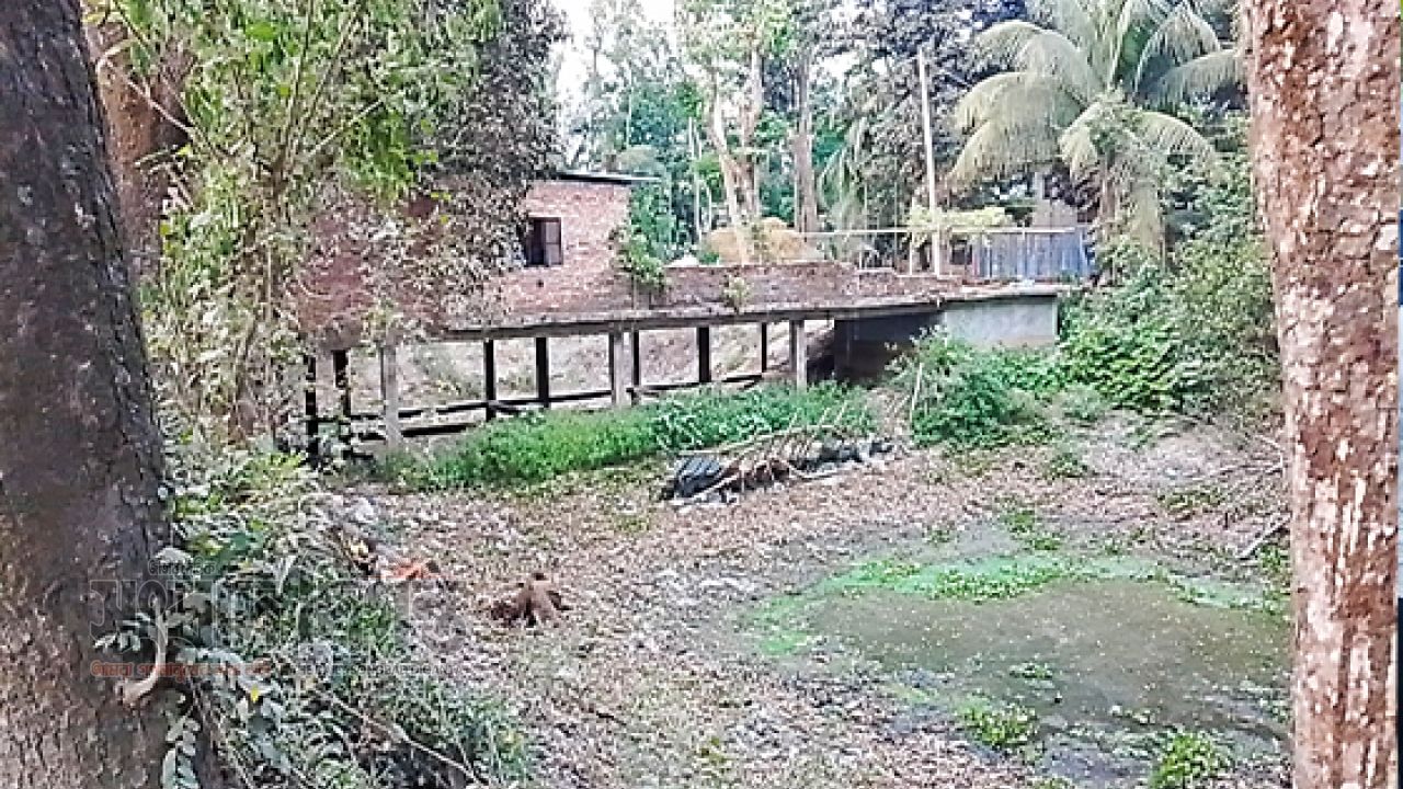 রামগঞ্জে জবরদখলে বিলুপ্ত ভাটরা - পানিয়ালা খাল 