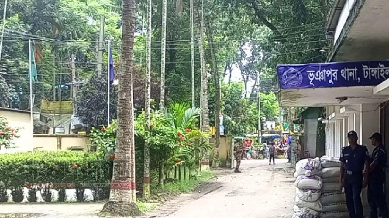 প্রতিবন্ধী তরুণীকে হাত-পা বাঁধা অবস্থায়  ধর্ষণ অচেতন অবস্থায় উদ্ধার ধানক্ষেতে