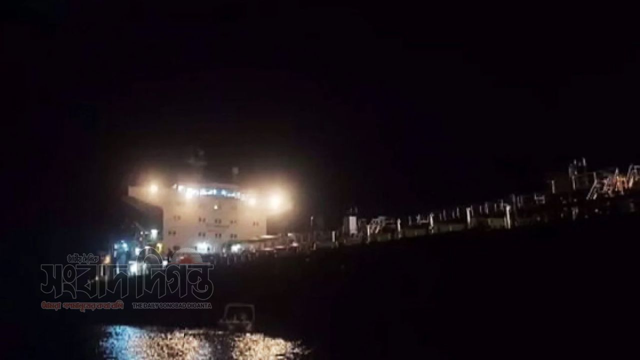 ওমান সাগরে তেলবাহী জাহাজ জব্দ করল ইরান